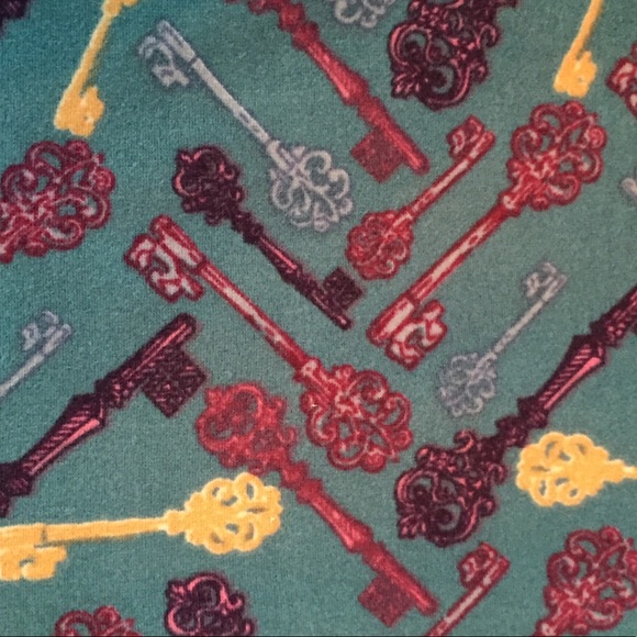 ⚡️ 🗝 EUC LuLaRoe OS Leggings with Skeleton Keys - Picture 2 of 4